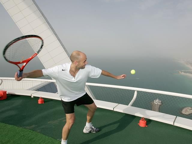 World's Highest Tennis Court: Green Roof Built Atop The Burj al Arab In  Dubai