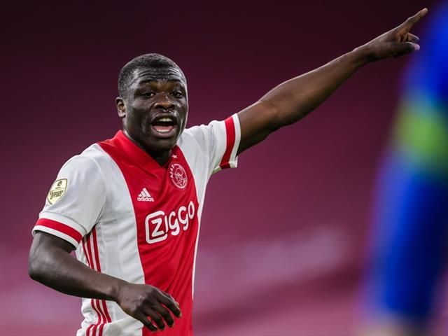 Manchester United and Arsenal to battle for transfer of Ajax striker Brian Brobbey – Paper Round - Eurosport