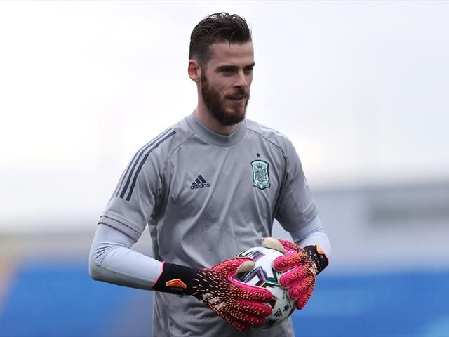 Football news David de Gea cuts short holiday by two weeks to