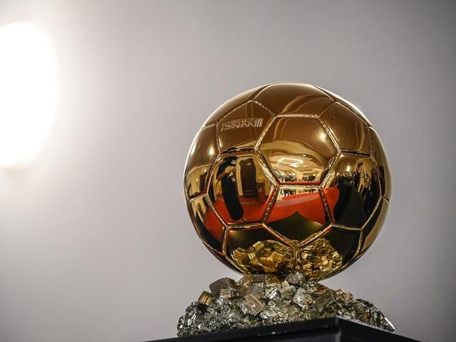 Ballon d'or 2022 : ouverture progressive, critères, calendrier Les  grandes évolutions du règlement depuis la création du trophée