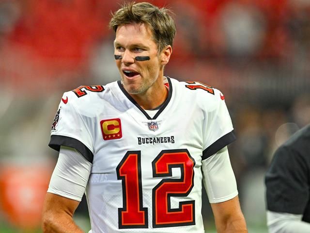 Tom Brady si ritira a 45 anni la leggenda NFL saluta dopo 23