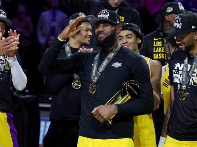 Anthony Davis shines as Los Angeles Lakers win inaugural In Season Tournament LeBron James named MVP Eurosport
