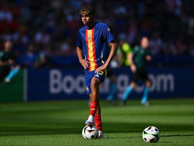 Euro 2024 - L'Espagnol Lamine Yamal, 16 ans, devient le plus jeune