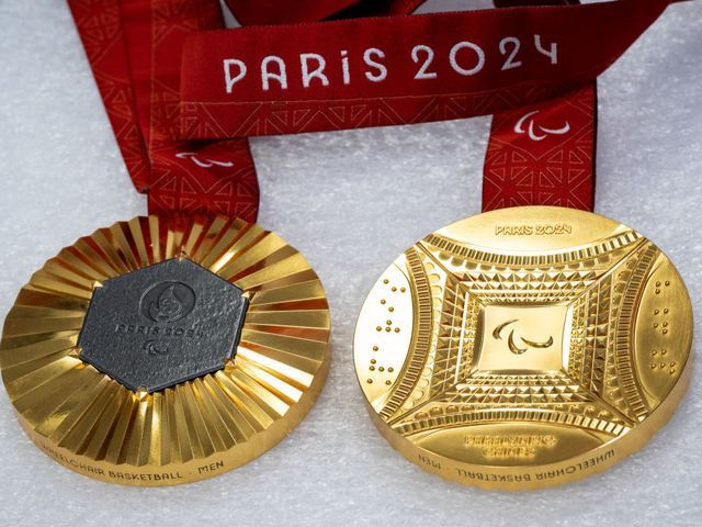 Le medaglie d'oro delle Olimpiadi di Parigi 2024 sono in oro? Quanto ...