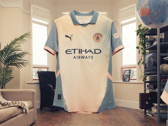 Manchester City Inter debutta il Definitely City kit