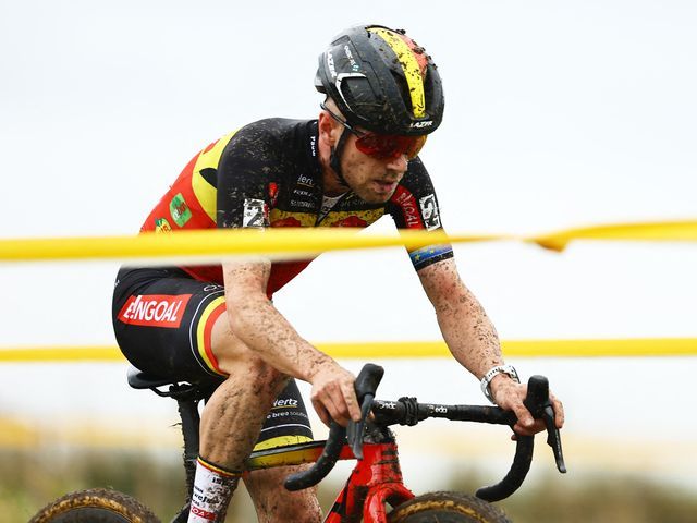 Cyclo cross Eli Iserbyt suspendu 3 courses pour avoir pietine le velo de son concurrent Eurosport