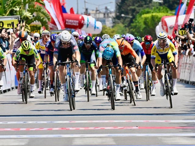 Sprinter Simon Dehairs boekt in Ronde van Turkije zijn eerste zege als ...