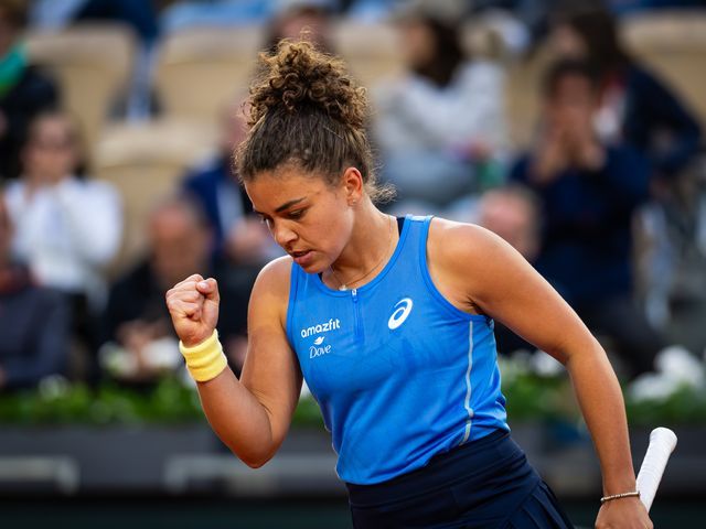 Jasmine Paolini, 1° turno col brivido a Parigi! Yue Yuan la spaventa, ma  l'azzurra vince al terzo set - Eurosport