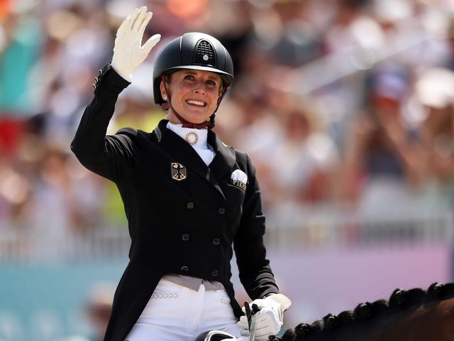 Jessica von Bredow-Werndl wirbt für Olympia in München - Dressur ...