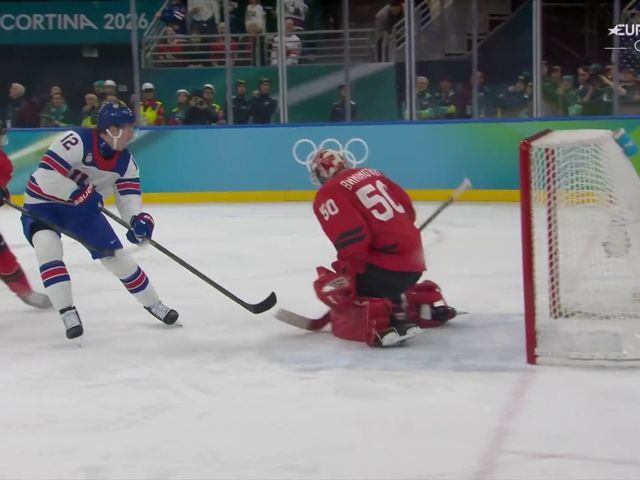 Hokej. Stany Zjednoczone na prowadzeniu w finale hokeja, po golu Matta ...