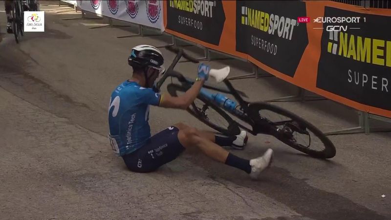 La tontísima caída de Valverde en meta tras ganar: pisó un cable y se fue al suelo