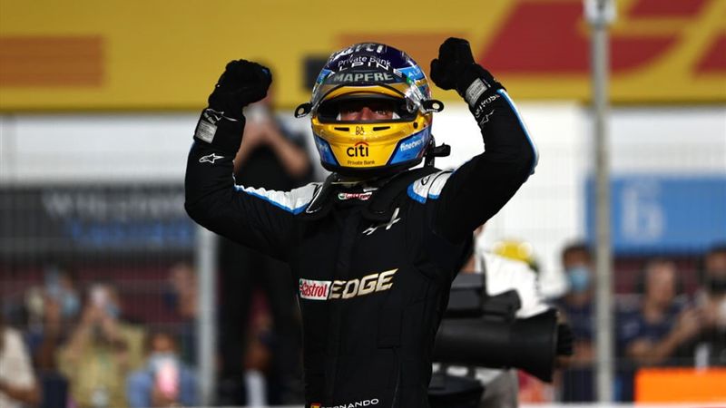 Resumen GP Catar: Hamilton aprieta el Mundial en el resurgir de Alonso