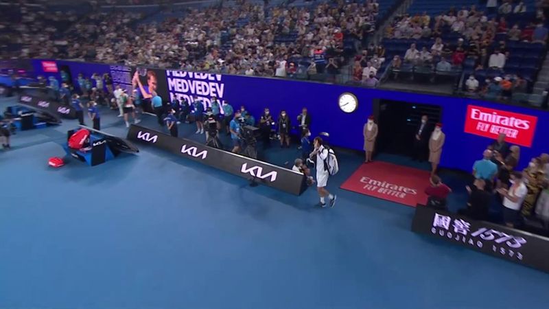 Buhrufe für Medvedev beim Walk on Court im Halbfinale