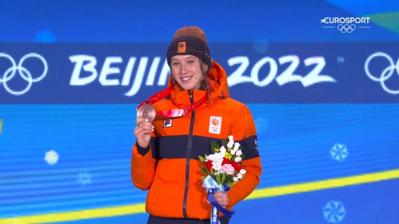 Beijing 2022 | Suzanne Schulting ontvangt bronzen plak op Medal Plaza
