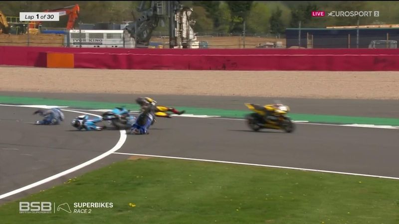‘That’s a nasty, nasty crash!’ – Mossey involved in dramatic first-lap crash