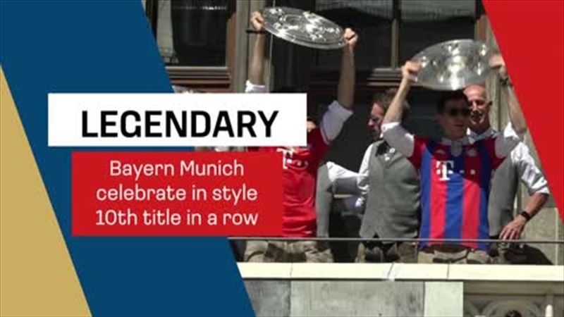 Bayern show off 10th successive  Bundesliga trophy to fans