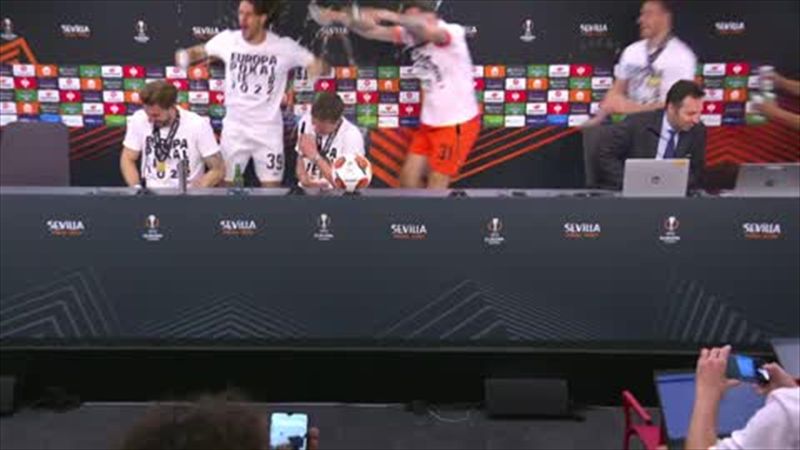 Frankfurt players interrupt press conference to celebrate EL title
