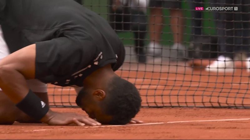 Tearful Tsonga thanks French Open crowd after emotional farewell match