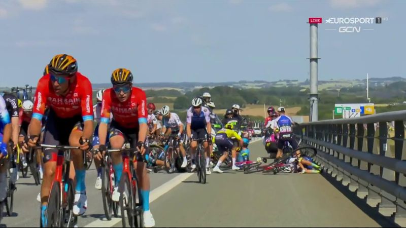 Turul Franței |Lampaert, purtătorul tricoului galben, implicat într-o căzătură masivă în etapa a 2-a
