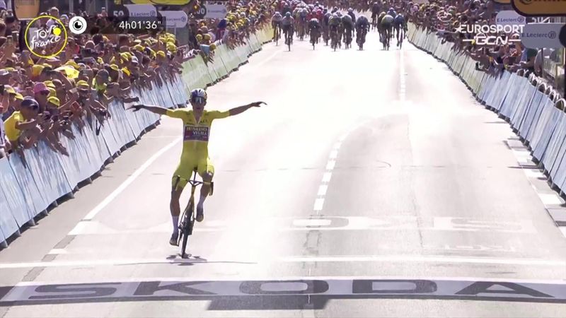 Tour de France | Vierde keer wel raak, ijzersterke Van Aert rijdt solo naar eerste overwinning
