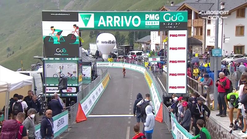 Szökevénygyőzelem a Giro első nagy hegyén, Van Vleuten brutálisat támadott
