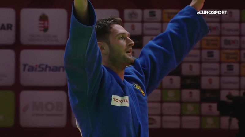Niko Shera se cuelga la medalla de bronce en el Grand Slam Budapest