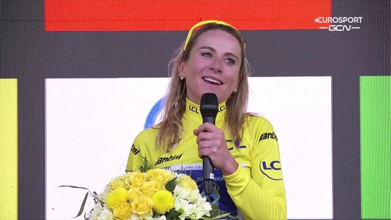 Tour de France Femmes | "Ik reed met kippenvel de Planche op" - Speech Van Vleuten na eindzege
