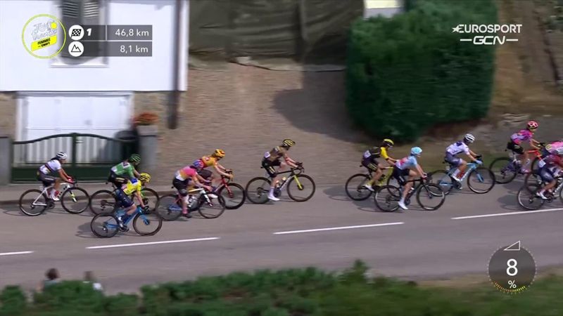 Tour de France Femmes | Kijk hoe Van Vleuten in sneltreinvaart terugkeert in peloton na fietswissel