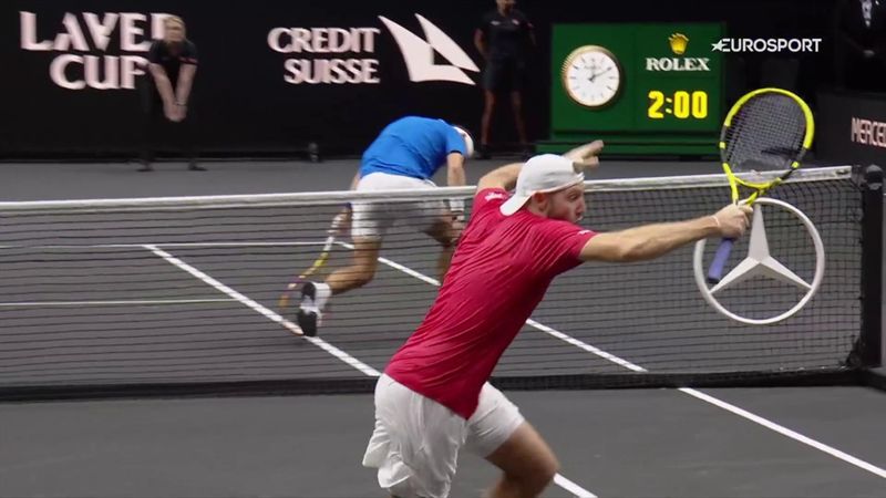 Sock con il punto del torneo: parata clamorosa sulla volée di Federer