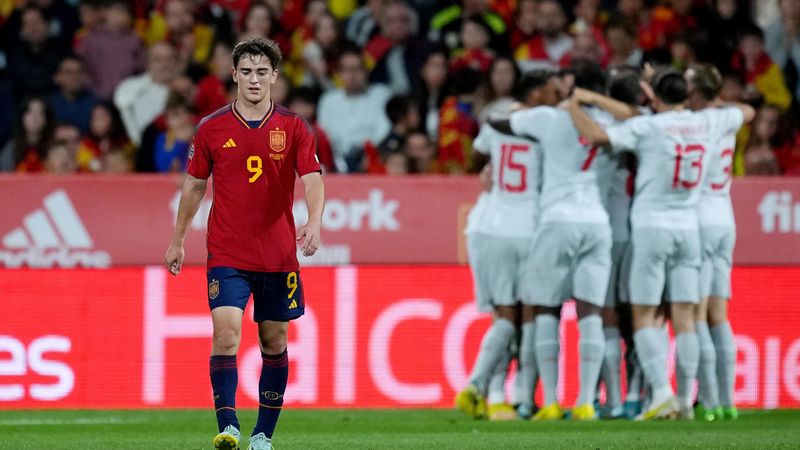 Resumen España-Suiza: sin liderato y obligados a ganar en Portugal (1-2)