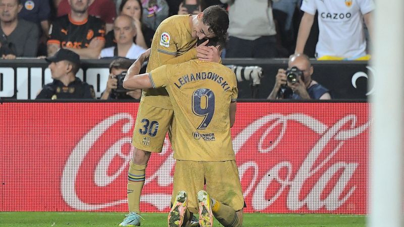 Resumen del Valencia-Barcelona: Lewandowski, eterno salvador (0-1)