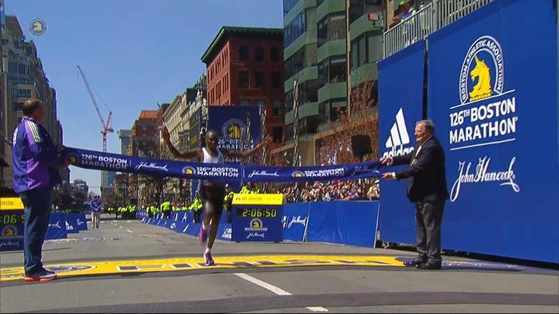 Maratona di Boston: tripletta Kenya, vince Chebet. L'arrivo