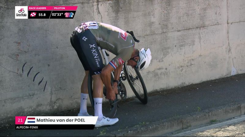 Van der Poel sufrió problemas mecánicos a 55 kilómetros de meta en la 10º etapa del Giro