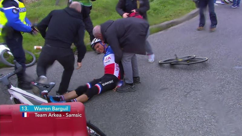 Paris - Nice : first crash in stage 1: R.Bardet + W.Barguil