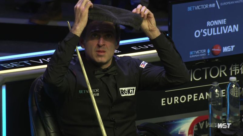 A light distracts O'Sullivan during his win over Zhang