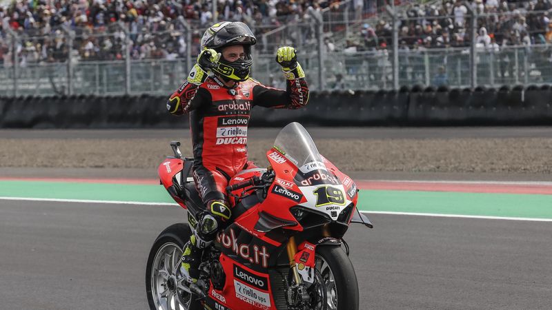 ‘An outstanding motorcycle rider!’ – Bautista becomes 2022 WorldSBK champion