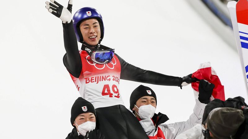 Gold für Kobayashi! So feiert der Japaner seine erste Olympia-Medaille