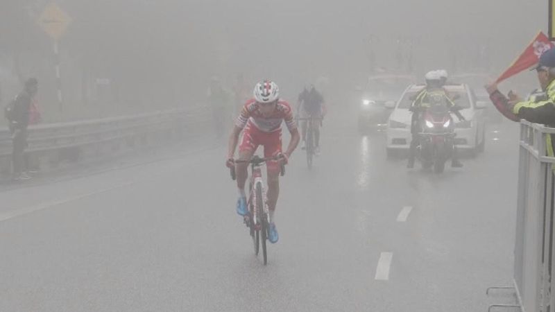 Tour de Langkawi (4ª etapa): Solo, bajo la niebla y con sello Bernal, así fue la victoria de Rivera