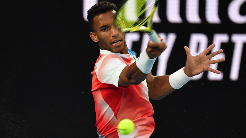 'Wonderful point' - Auger-Aliassime outfoxes Medvedev with drop shot