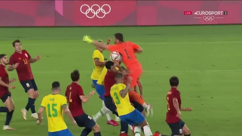 Fútbol (H) | El error de Unai Simón que costó un penalti finalmente fallado