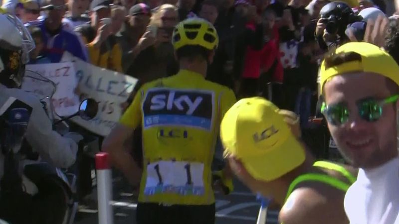 Tal día como hoy: Froome corriendo Mont Ventoux arriba, el mayor ridículo del ciclismo moderno