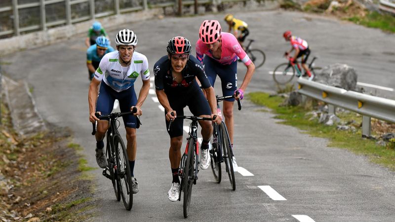 Watch the eye-watering Angliru ascent – Carthy and Carapaz star on famous climb as Roglic clings on