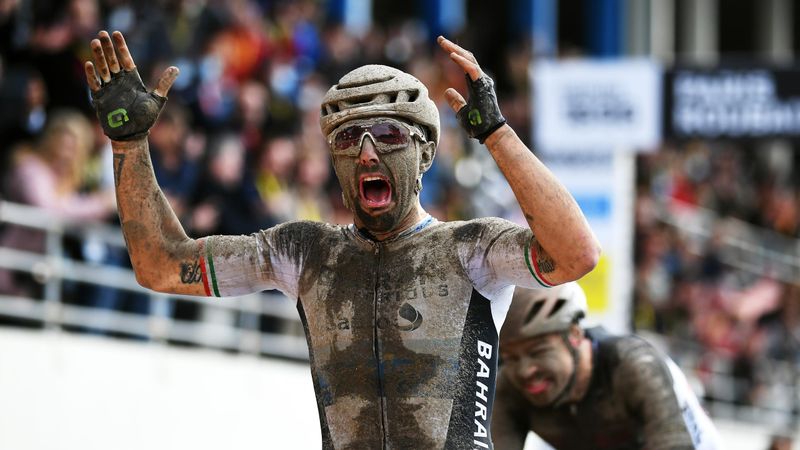 Elleville scener da Colbrelli vant Paris-Roubaix