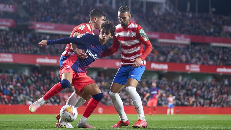 Resumen Granada-Atlético: El campeón sigue en caída libre (2-1)