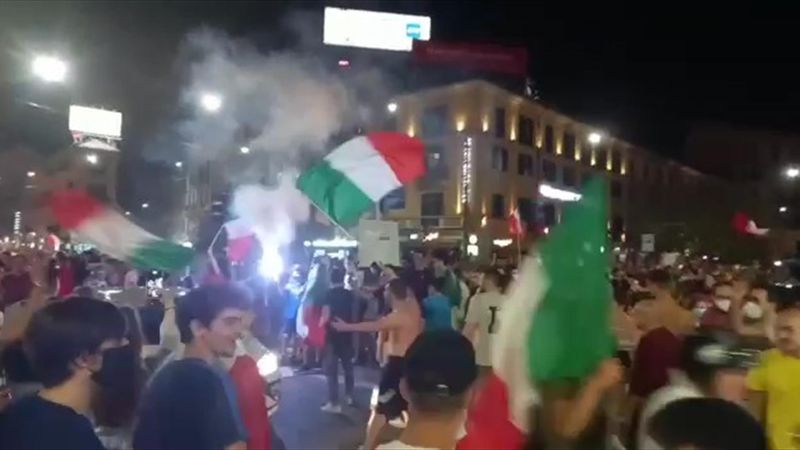 Italia Campione d'Europa: i festeggiamenti dei tifosi da Roma a Milano