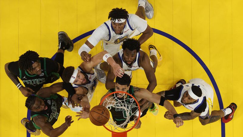 Highlights: Warriors gehen 3:2 in NBA Finals in Führung