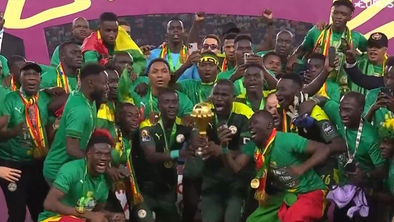 Koulibaly alza la Coppa d'Africa: primo trofeo per il Senegal