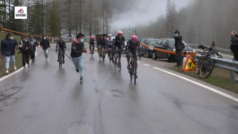 ‘On the attack’ – The moment Bernal launched on Passo Giau