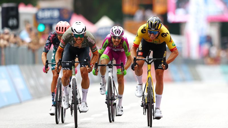 Hazaért a szökés, De Bondt nyerte a Giro csütörtöki szakaszát
