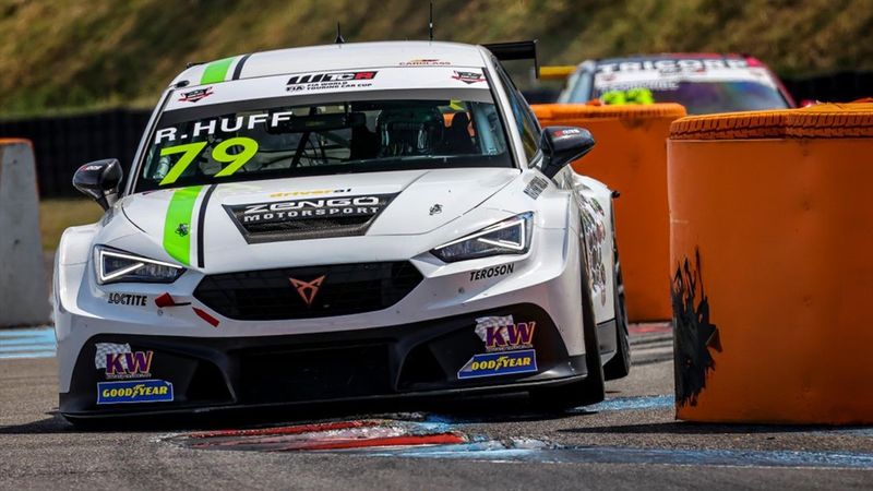 Huff és a Zengő Motorsport újra nyert, Azcona az év meccsét vívta